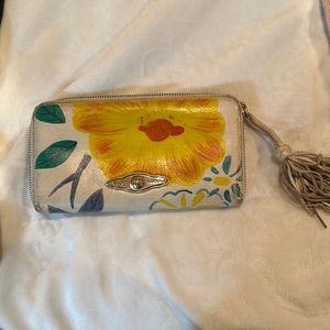 Elliott Lucca wallet